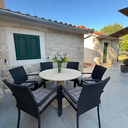 Didov Kameni Dvor-stone House&jacuzzi