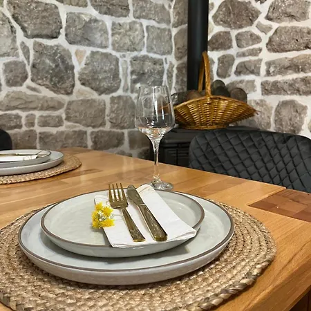 Didov Kameni Dvor-stone House&jacuzzi Radonic