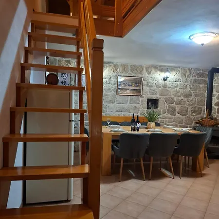 Didov Kameni Dvor-stone House&jacuzzi 别墅 *