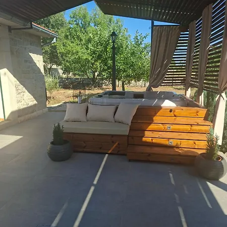 Didov Kameni Dvor-stone House&jacuzzi * Radonic